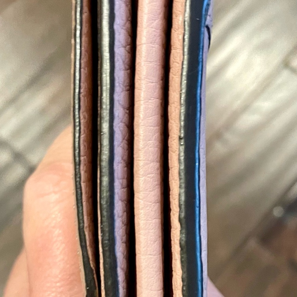Louis Vuitton Blush Capucine Leather Wallet in Great Condition - Picture 9 of 11